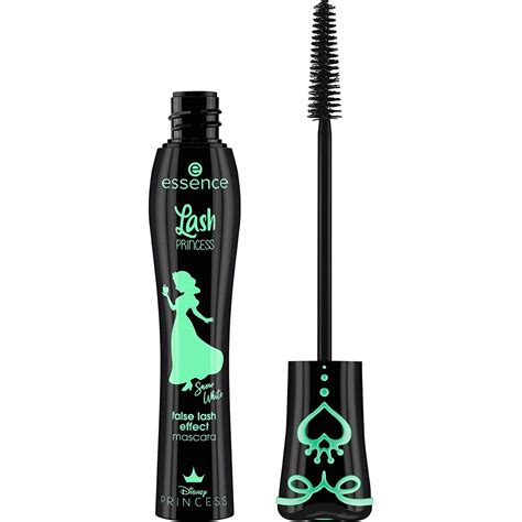 A Touch of Magic: Mastering Application Techniques with Witchcraft LLC's Mascara